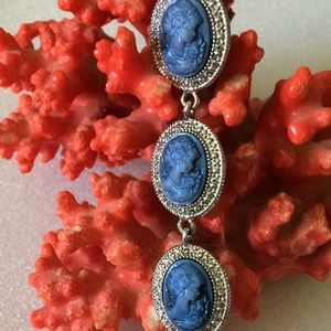 Vintage engraved cameo rasin bracelet